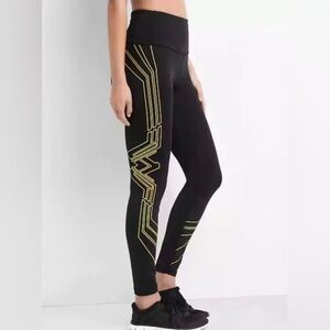NWT GAP Wonder Woman size XL GAPFIT Black Leggings with Yellow Stripe